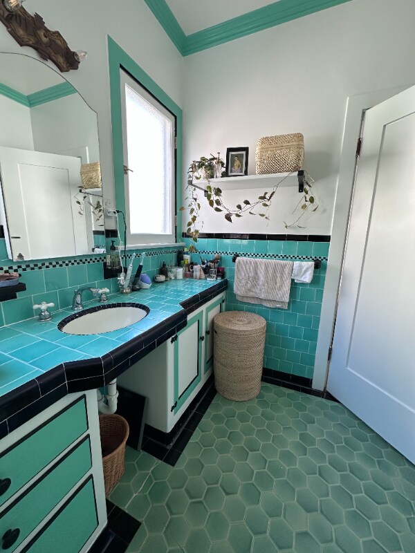 Building Photo - 325-327 S Detroit St