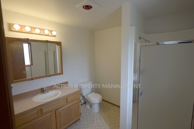Building Photo - 3 bed 2 bath, 2 car garage in Sequim