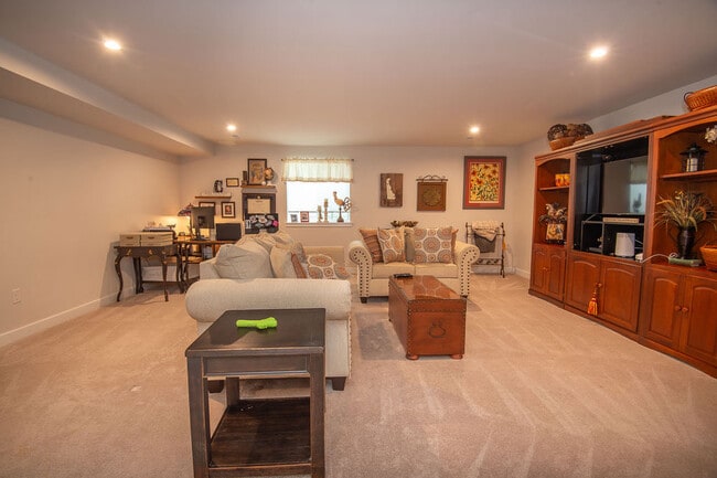 Building Photo - 351 Goodwick Dr