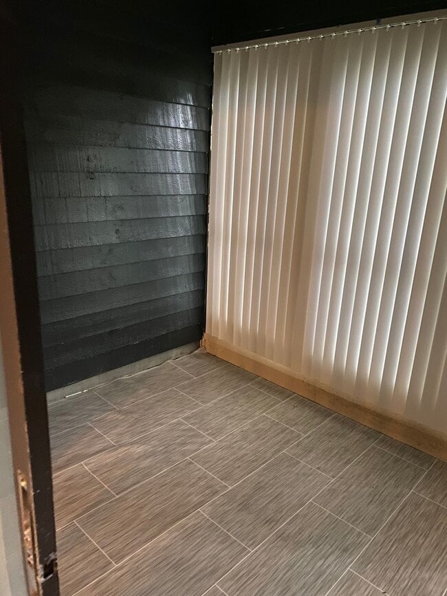Building Photo - 2 Bed 2 bath condo