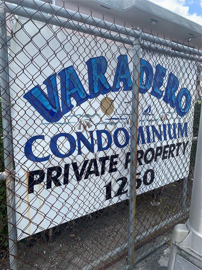 Building Photo - 1250 W 26th Pl