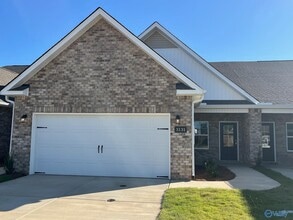 Building Photo - 3131 Lea Ln SE