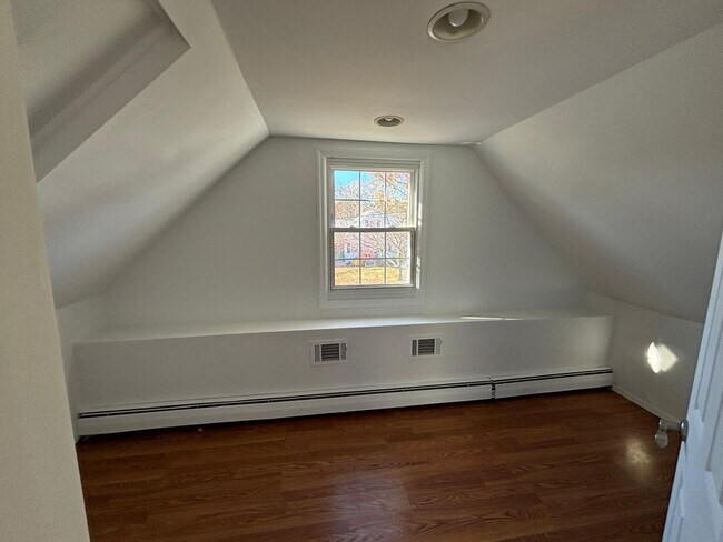 Building Photo - 303 West Ln