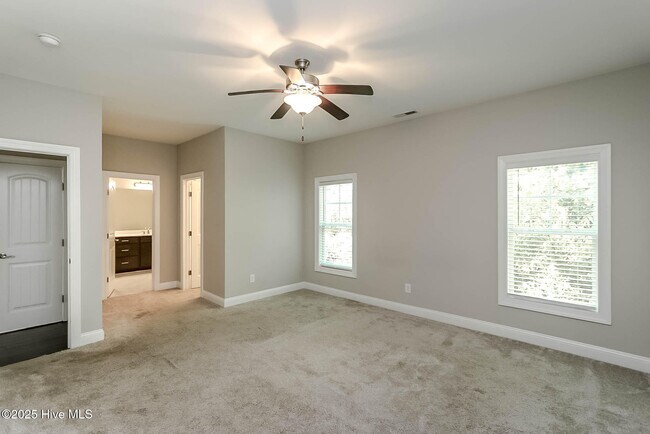 Building Photo - 1202 Woods Ct