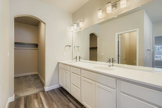 Building Photo - 10523 Summer Rdg Dr