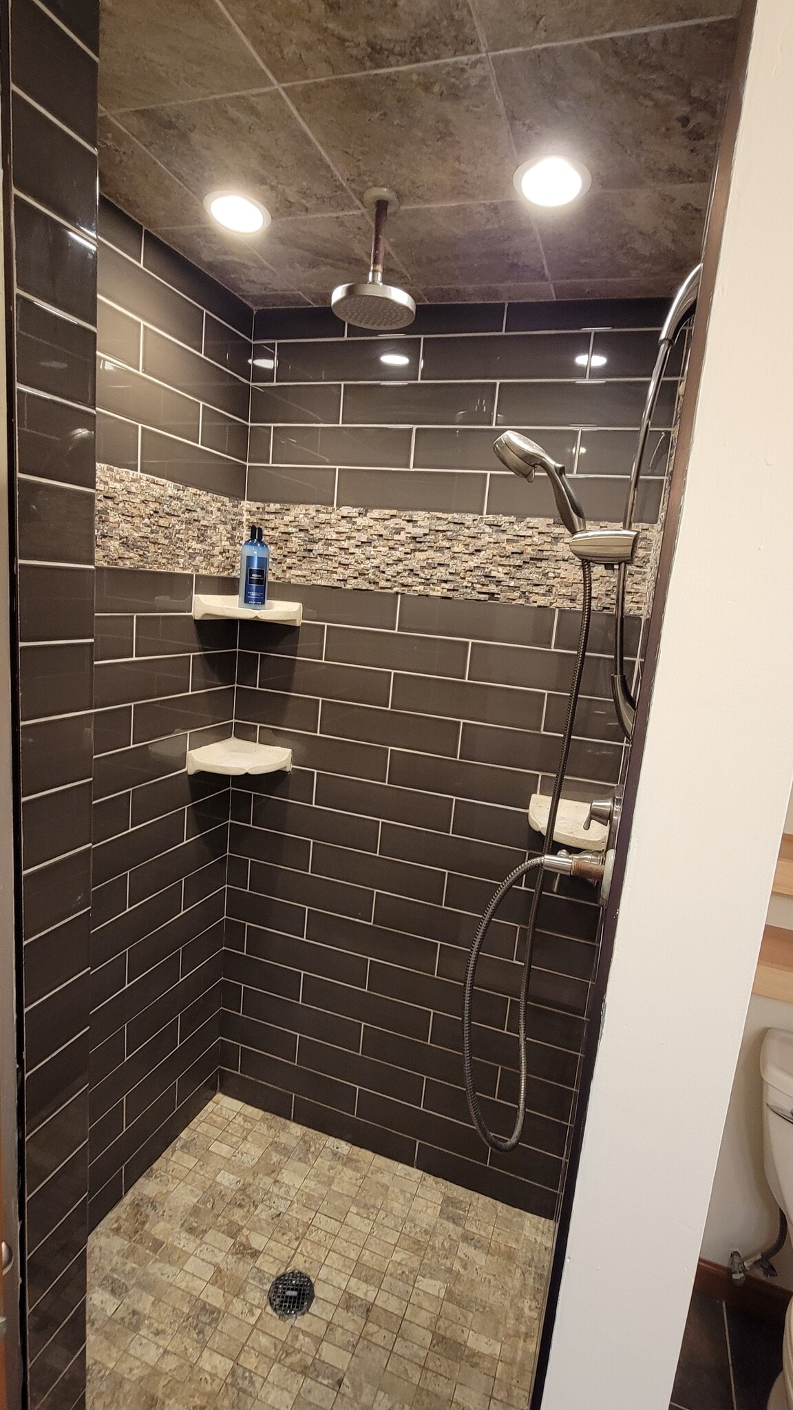 Building Photo - 10 Channel Ave