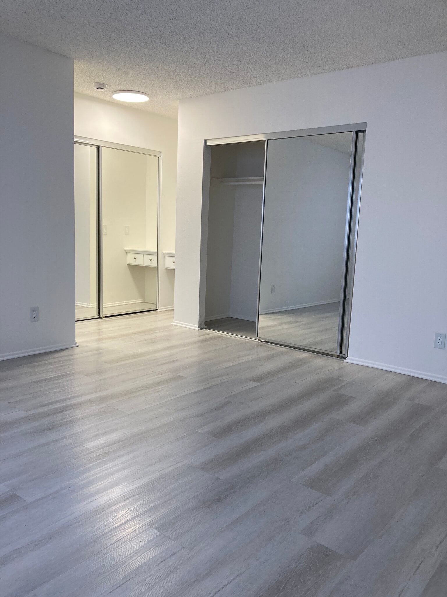 Bright, spacious bedroom and closets - 1236 Amherst Ave