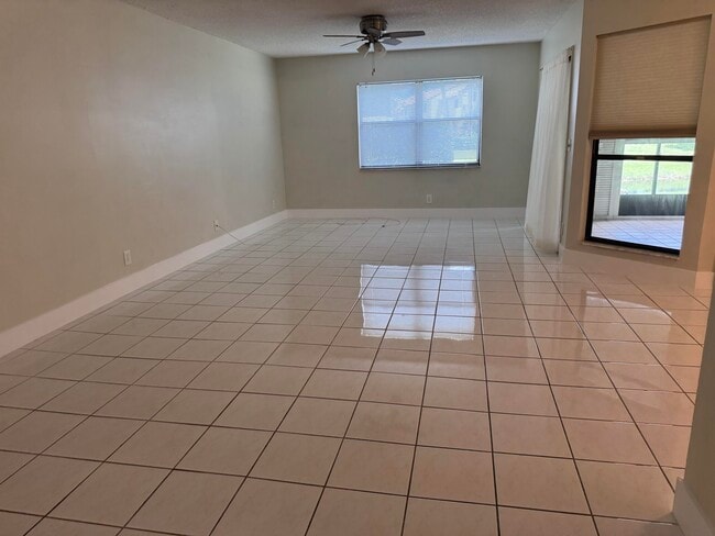 Building Photo - 3242 Perimeter W Dr