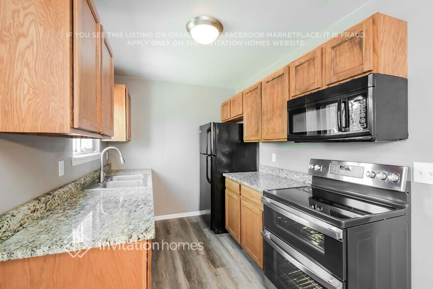 Building Photo - 10507 W 107th Ave