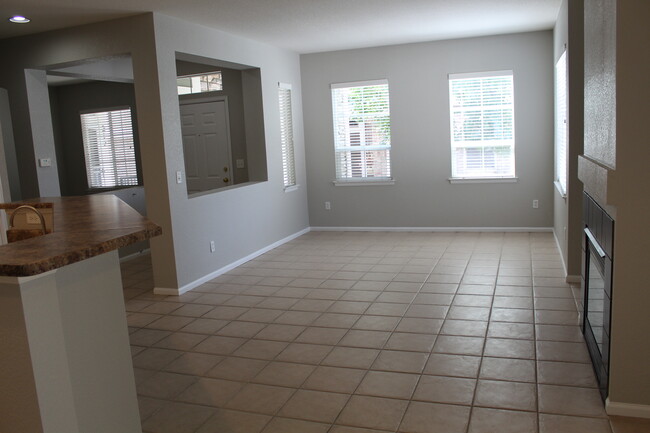 Living room - 216 Whitehaven Cir