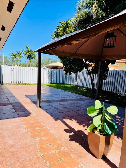 Building Photo - 20125 NW 78th Pl