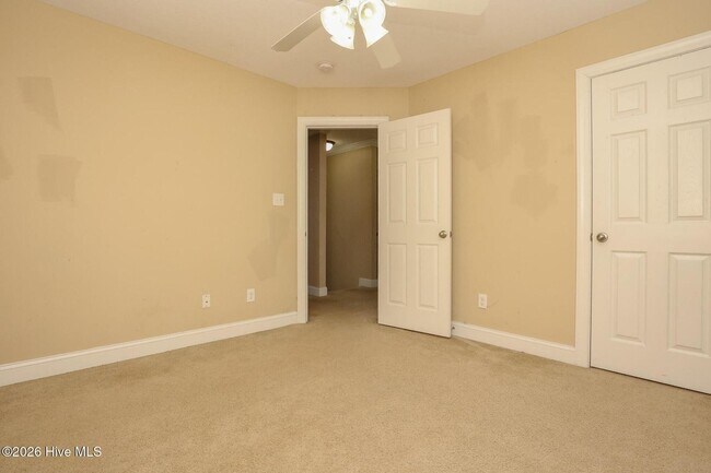 Building Photo - 204 Willoughby Ln