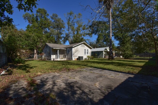 Building Photo - 517 NW 27th Ave