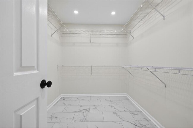 Building Photo - 5008 Bethpage Dr NE