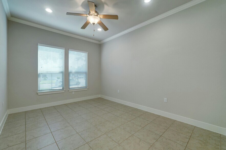 Building Photo - 3421 Blumie St