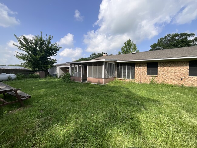 Building Photo - 24291 TX-19