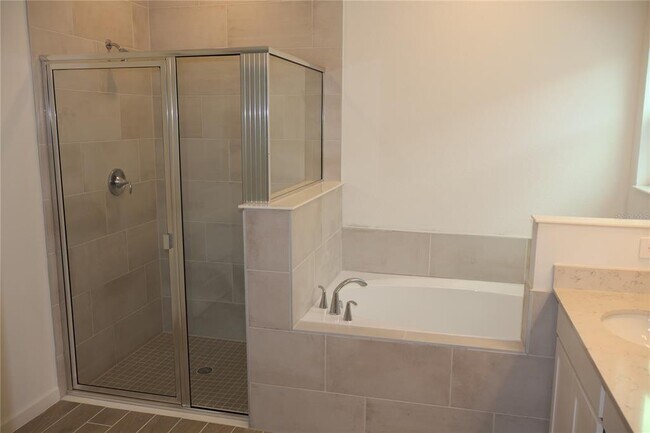 Building Photo - 3260 NE 40th Ln