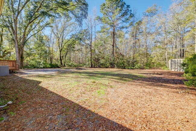 Building Photo - Secluded Homesite on Over an Acre!