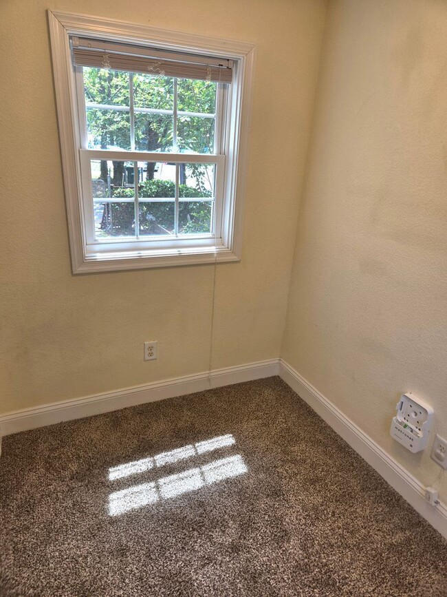 Building Photo - Beautiful Move-In Ready Single Family Home!