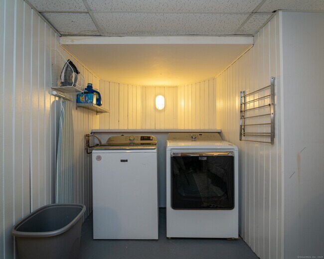 Building Photo - 58 Linden Ave