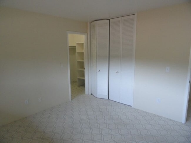 Building Photo - Carmel Valley Condo