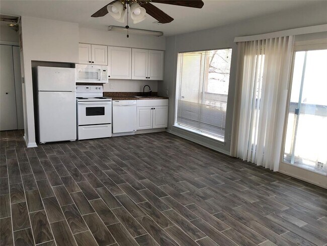Building Photo - April Villas Triplex