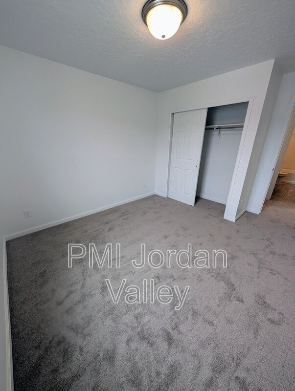 Building Photo - 2123 Wallflower Dr