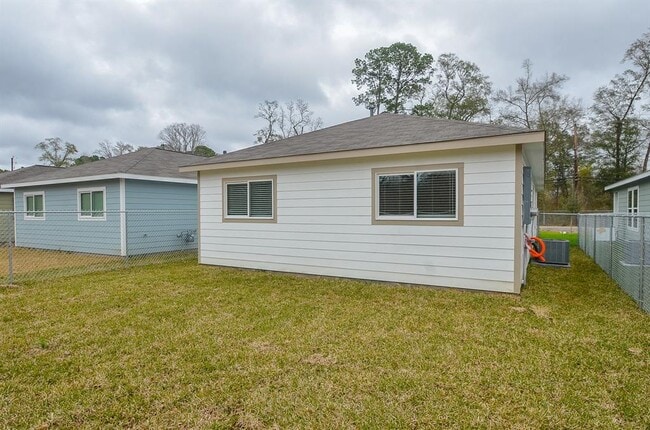 Building Photo - 5807 Cebra St