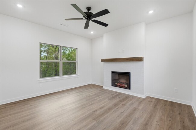 Building Photo - 276 Kinross Dr