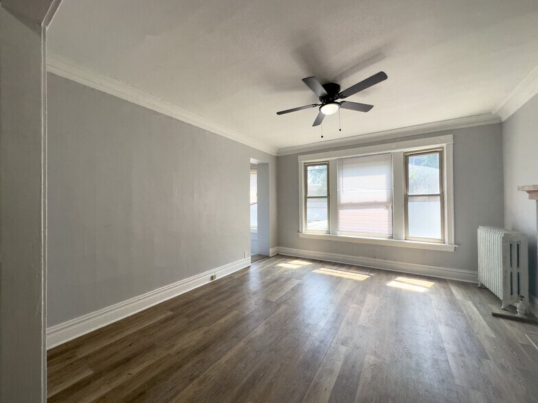 Building Photo - 1222 W Rosemont Ave