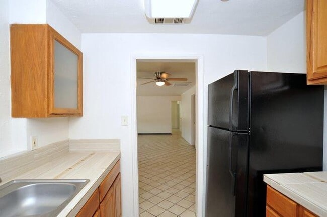 Building Photo - Cntrally Located 4 bedroom home