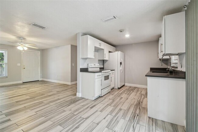 Building Photo - 3679 Sugarcreek Dr