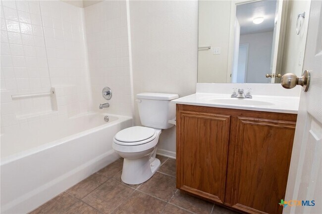 Building Photo - 5707 Schneider Dr