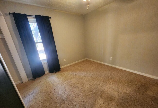 Building Photo - WATERS EDGE