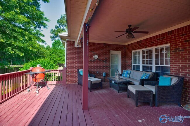 Building Photo - 230 Bishop Farm Way