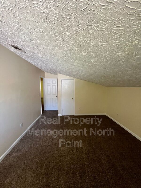Building Photo - 3004 Kenville Ln