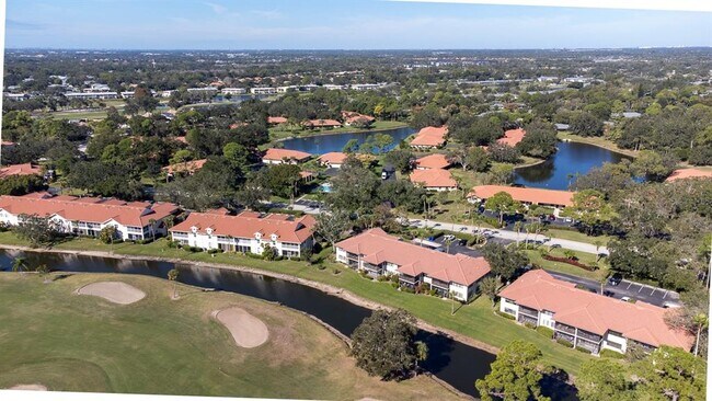 Building Photo - 5630 Golf Pointe Dr