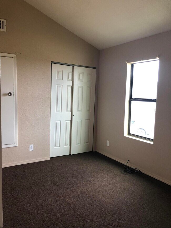 Building Photo - 1654 Exeter Dr