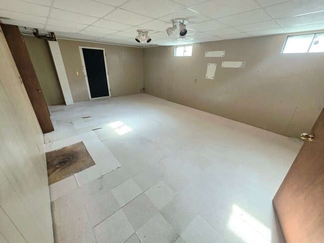 Building Photo - 3 Bedroom, 2 Bath House on Brink Avenue