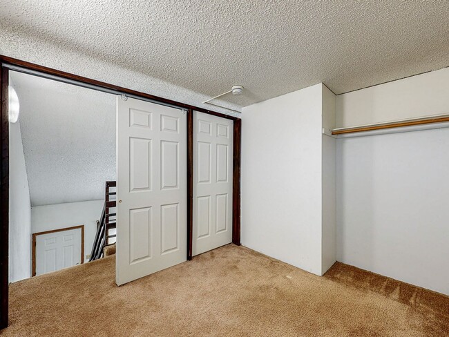 Building Photo - 2317/2319 Knapp Street Ames IA 50014