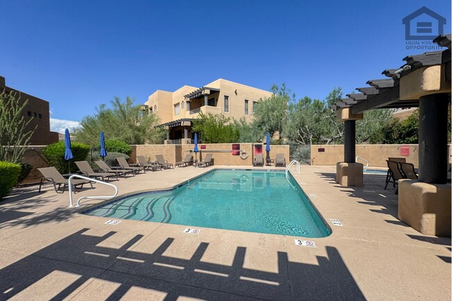 Building Photo - 2Bed/2Bath 2nd Floor Condo in North Scottsdale! Ready for Immediate Move-In! -- Gated Community! ...