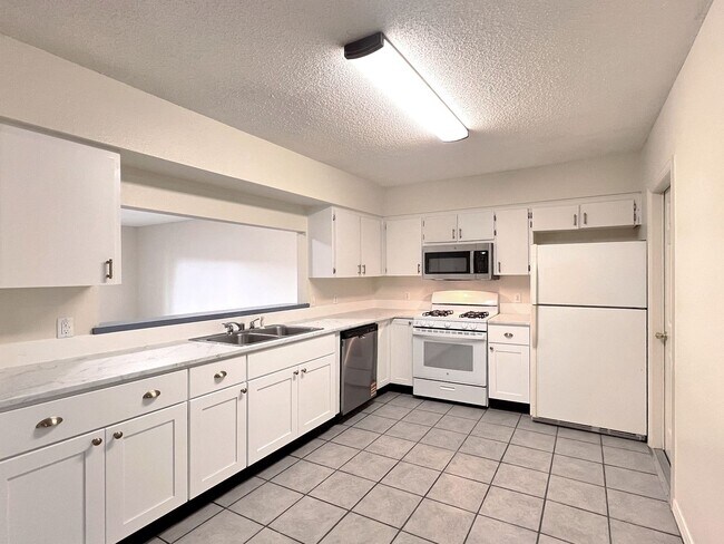 Building Photo - Two-Bedroom Townhome in Winter Haven