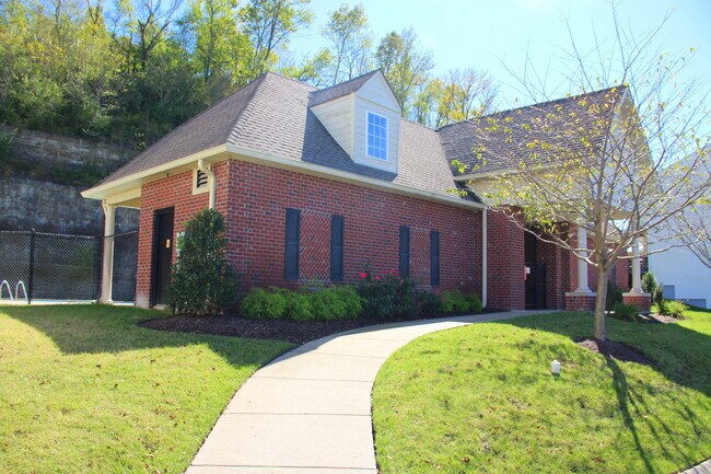 Building Photo - 7277 Charlotte Pike