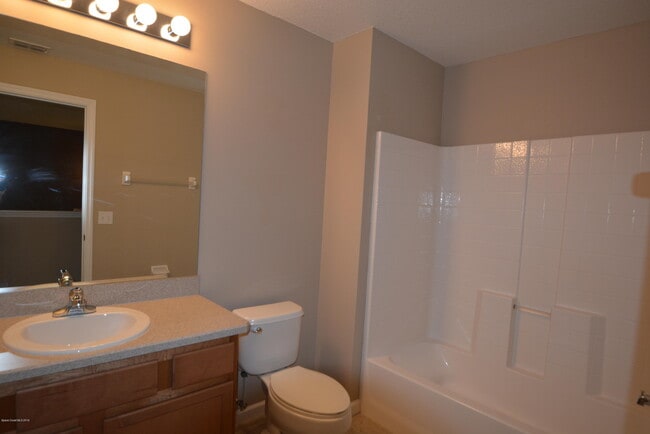 Building Photo - 2570 Revolution St