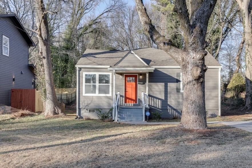 Building Photo - 1429 Almont Dr SW