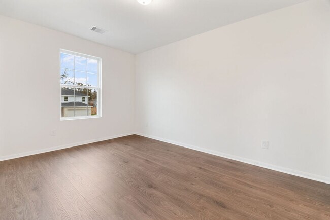 Building Photo - 401 Magnolia Ln