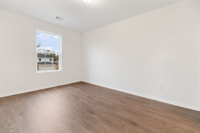 Building Photo - 403 Magnolia Ln