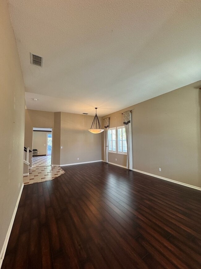 Building Photo - 1762 River Oaks Cir