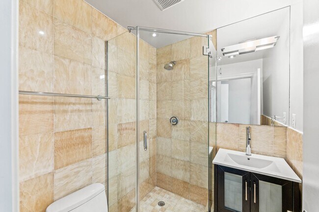 Building Photo - Modern U Street Condo | 2 Bed | 2 Bath | 1000 Sf | Large Balcony | 1 Parking Space