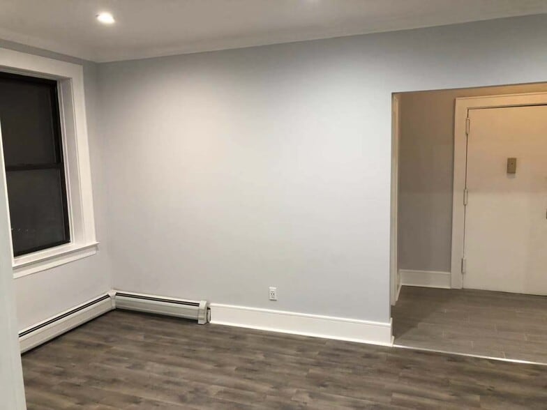 Building Photo - 553 Undercliff Ave